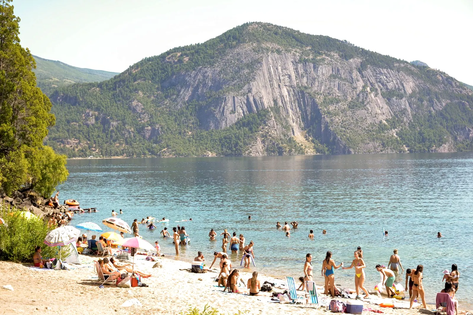 Playa y lago en San Martín de los Andes